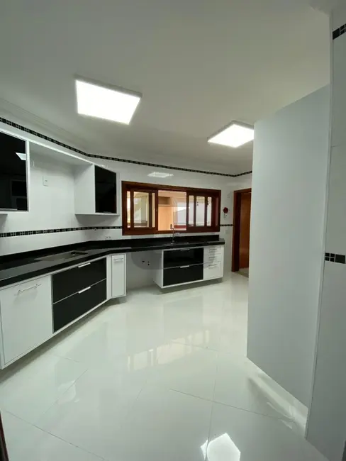 Casa de Condomínio com 5 quartos à venda, 475m2 em Condomínio Residencial Terras do Oriente, Valinhos - SP - imagem 4 Foto 4 de Casa de Condomínio com 5 quartos à venda, 475m2 em Condomínio Residencial Terras do Oriente, Valinhos - SP