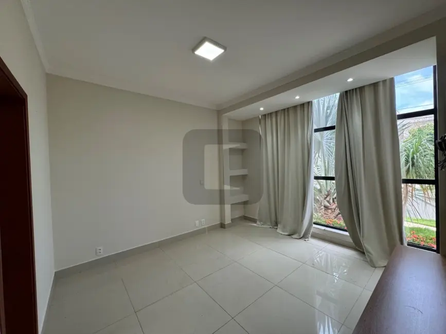 Foto 9 de Casa de Condomínio com 4 quartos para alugar, 296m2 em Swiss Park, Campinas - SP