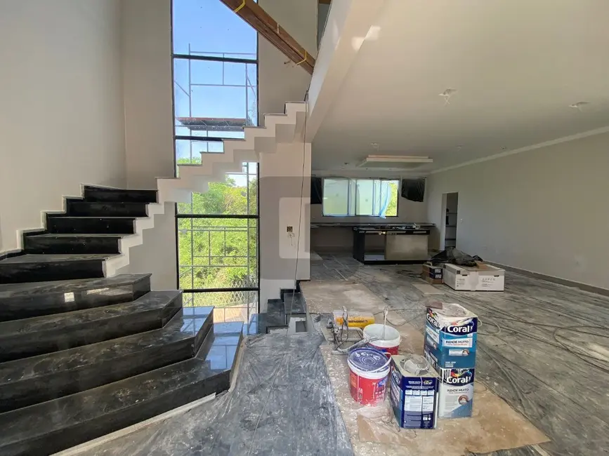 Casa de Condomínio com 3 quartos à venda, 260m2 em Chácaras Alpina, Valinhos - SP - imagem 4 Foto 4 de Casa de Condomínio com 3 quartos à venda, 260m2 em Chácaras Alpina, Valinhos - SP