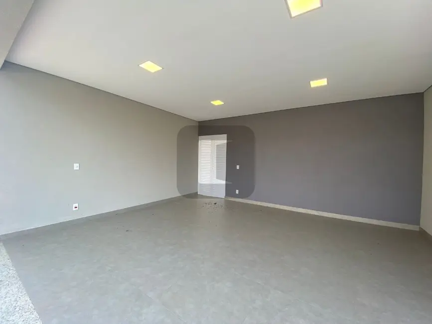 Casa de Condomínio com 3 quartos à venda, 186m2 em Chácaras Alpina, Valinhos - SP - imagem 3 Foto 3 de Casa de Condomínio com 3 quartos à venda, 186m2 em Chácaras Alpina, Valinhos - SP