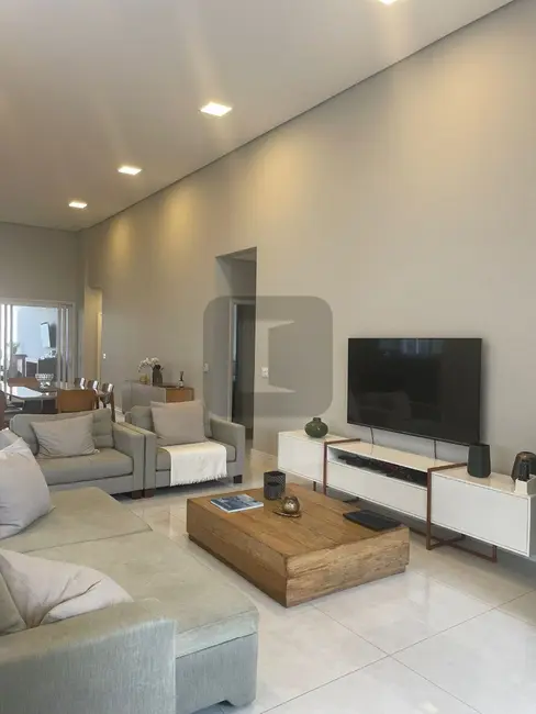 Casa com 4 quartos à venda, 262m2 em Medeiros, Jundiai - SP - imagem 6 Foto 6 de Casa com 4 quartos à venda, 262m2 em Medeiros, Jundiai - SP