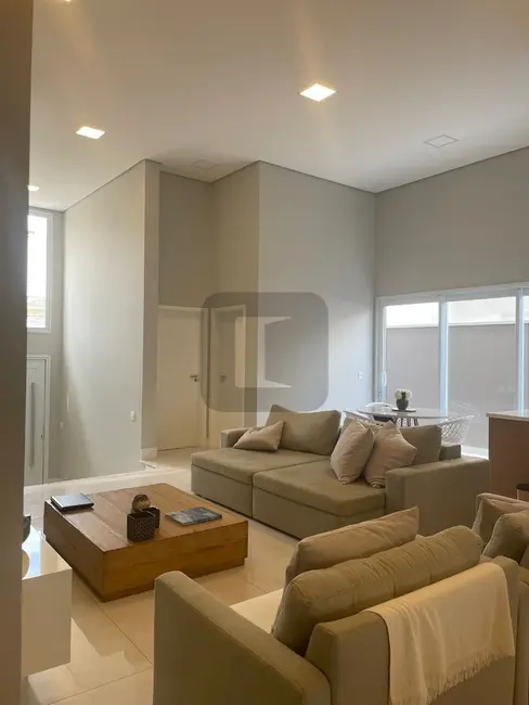 Casa com 4 quartos à venda, 262m2 em Medeiros, Jundiai - SP - imagem 4 Foto 4 de Casa com 4 quartos à venda, 262m2 em Medeiros, Jundiai - SP