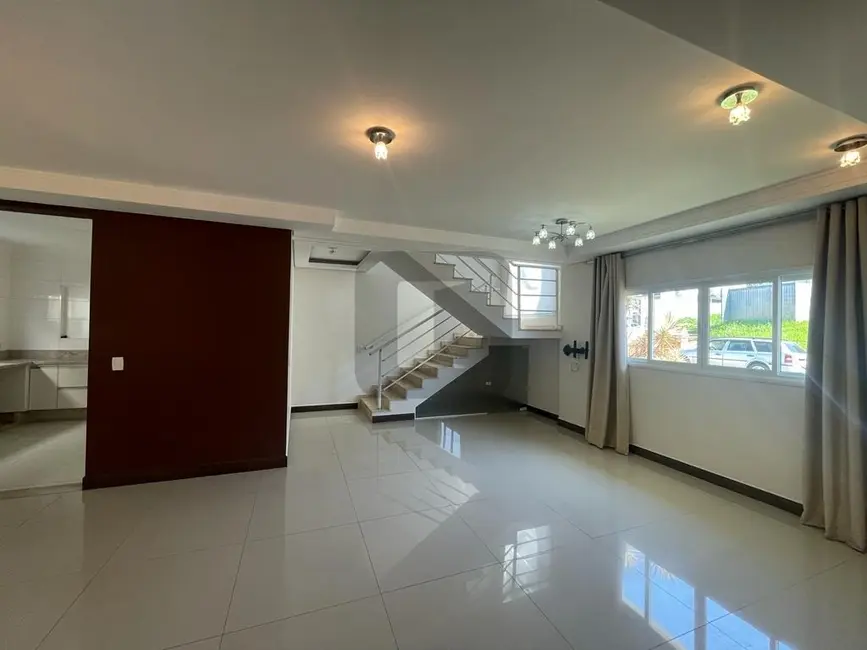 Casa de Condomínio com 4 quartos à venda, 254m2 em Pinheiro, Valinhos - SP - imagem 3 Foto 3 de Casa de Condomínio com 4 quartos à venda, 254m2 em Pinheiro, Valinhos - SP