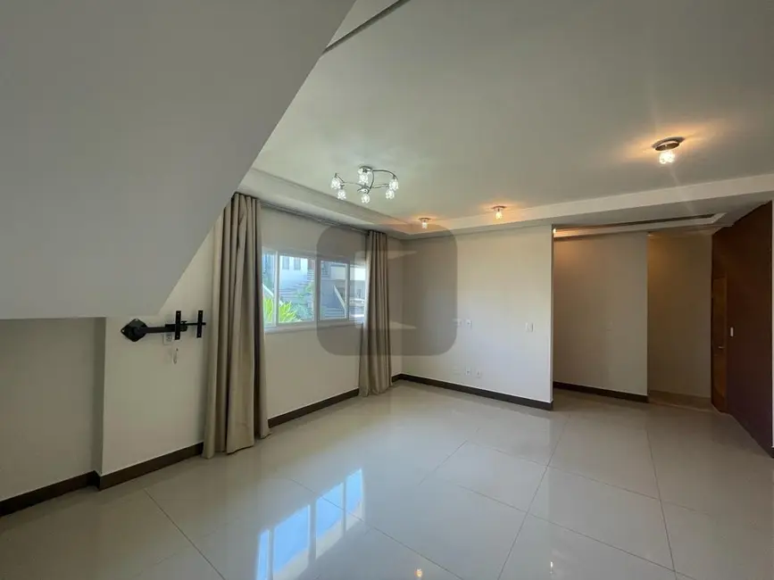 Casa de Condomínio com 4 quartos à venda, 254m2 em Pinheiro, Valinhos - SP - imagem 5 Foto 5 de Casa de Condomínio com 4 quartos à venda, 254m2 em Pinheiro, Valinhos - SP