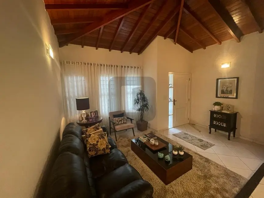 Casa de Condomínio com 3 quartos à venda, 223m2 em Vila Faustina II, Valinhos - SP - imagem 3 Foto 3 de Casa de Condomínio com 3 quartos à venda, 223m2 em Vila Faustina II, Valinhos - SP