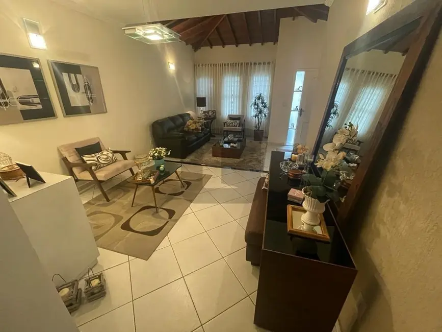 Casa de Condomínio com 3 quartos à venda, 223m2 em Vila Faustina II, Valinhos - SP - imagem 8 Foto 8 de Casa de Condomínio com 3 quartos à venda, 223m2 em Vila Faustina II, Valinhos - SP