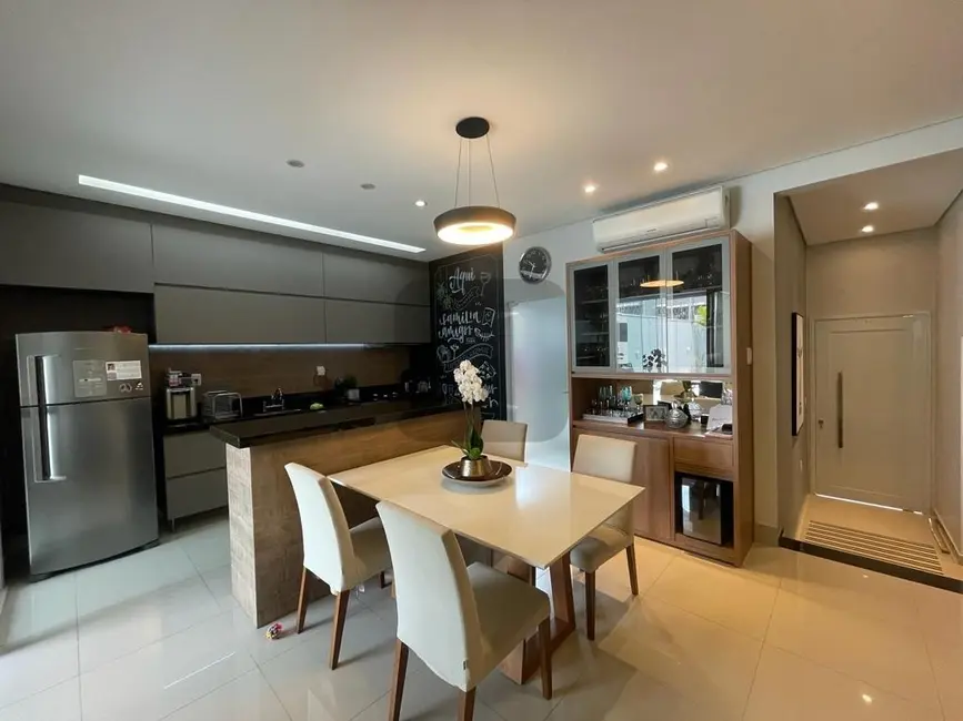 Foto 4 de Casa de Condomínio com 3 quartos à venda, 230m2 em Roncáglia, Valinhos - SP