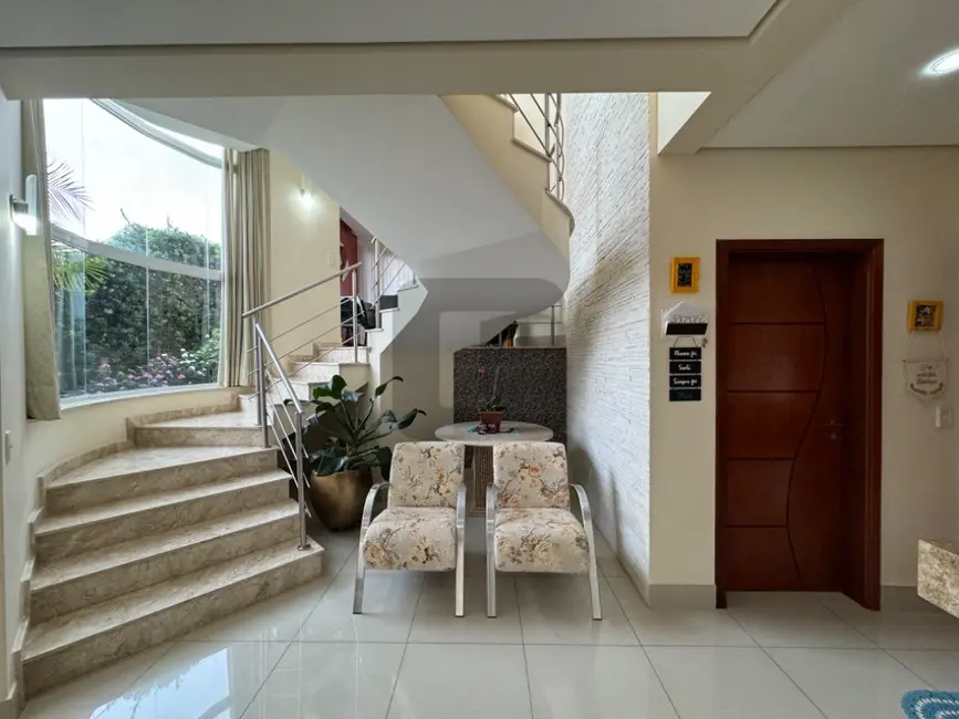 Foto 5 de Casa de Condomínio com 4 quartos para alugar, 454m2 em Swiss Park, Campinas - SP