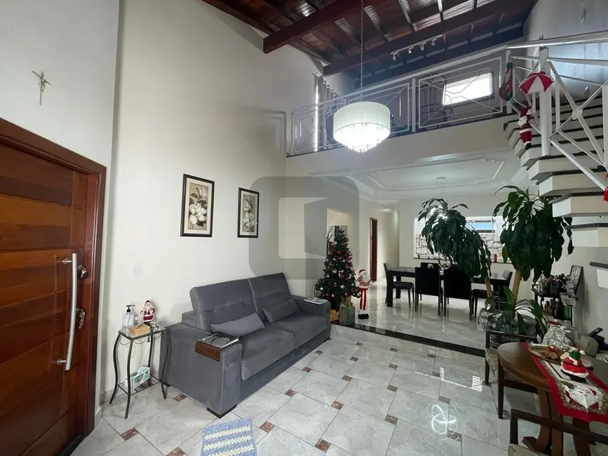 Casa com 3 quartos à venda, 240m2 em Jardim Alvorada, Valinhos - SP - imagem 4 Foto 4 de Casa com 3 quartos à venda, 240m2 em Jardim Alvorada, Valinhos - SP