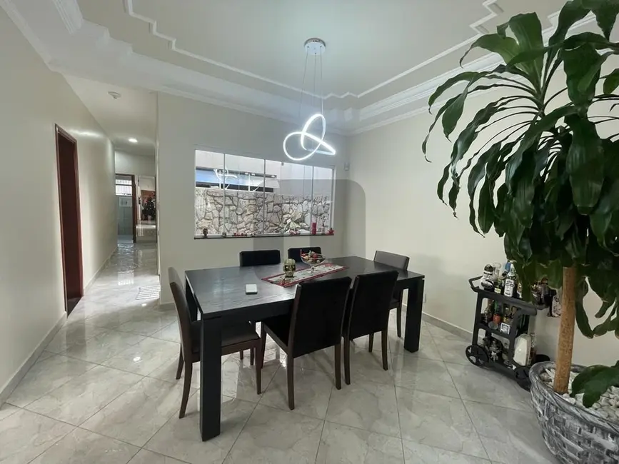 Casa com 3 quartos à venda, 240m2 em Jardim Alvorada, Valinhos - SP - imagem 5 Foto 5 de Casa com 3 quartos à venda, 240m2 em Jardim Alvorada, Valinhos - SP