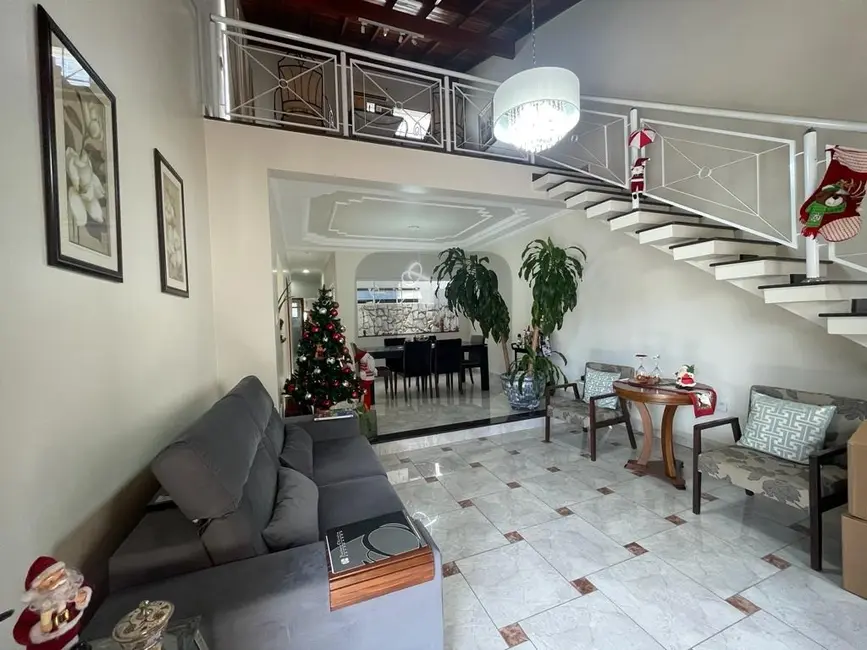 Casa com 3 quartos à venda, 240m2 em Jardim Alvorada, Valinhos - SP - imagem 3 Foto 3 de Casa com 3 quartos à venda, 240m2 em Jardim Alvorada, Valinhos - SP