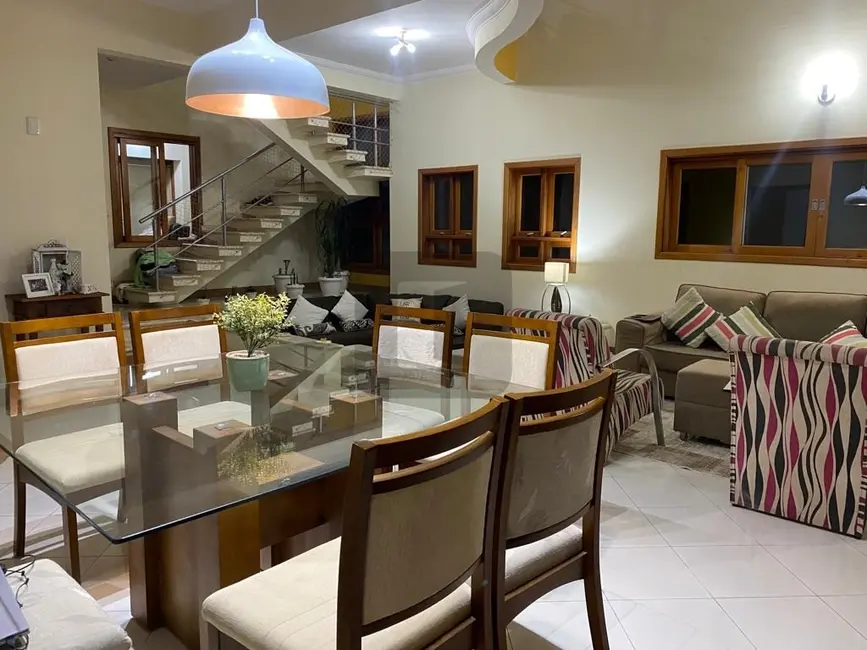 Casa de Condomínio com 4 quartos à venda e para alugar, 369m2 em Santa Cruz, Valinhos - SP - imagem 4 Foto 4 de Casa de Condomínio com 4 quartos à venda e para alugar, 369m2 em Santa Cruz, Valinhos - SP