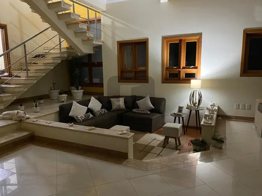 Casa de Condomínio com 4 quartos à venda e para alugar, 369m2 em Santa Cruz, Valinhos - SP - imagem 5 Foto 5 de Casa de Condomínio com 4 quartos à venda e para alugar, 369m2 em Santa Cruz, Valinhos - SP