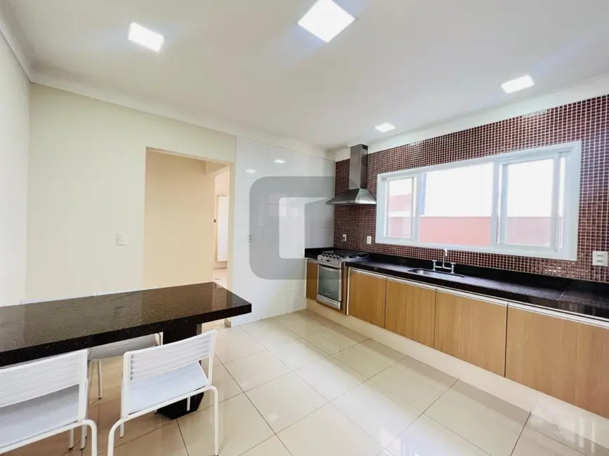 Foto 7 de Casa de Condomínio com 4 quartos para alugar, 311m2 em Swiss Park, Campinas - SP