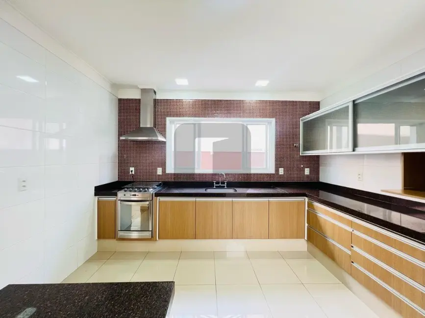 Foto 3 de Casa de Condomínio com 4 quartos para alugar, 311m2 em Swiss Park, Campinas - SP