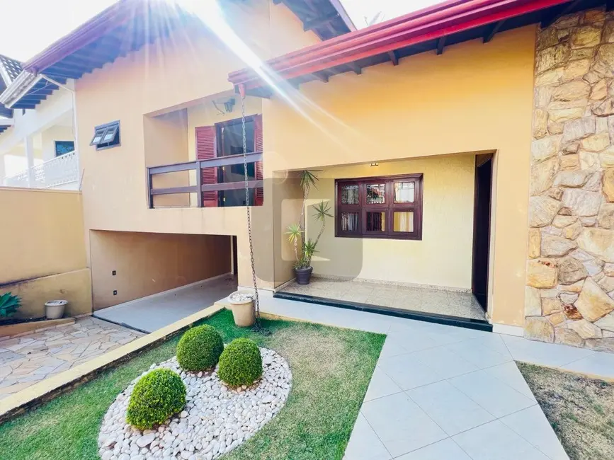 Casa com 4 quartos à venda, 280m2 em Parque Terranova, Valinhos - SP - imagem 4 Foto 4 de Casa com 4 quartos à venda, 280m2 em Parque Terranova, Valinhos - SP