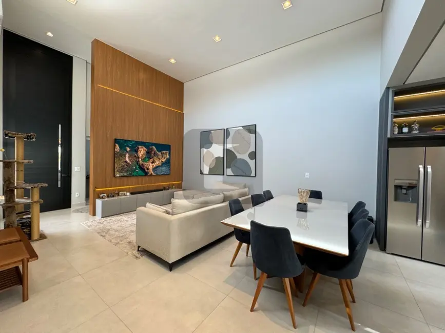 Casa de Condomínio com 3 quartos à venda, 211m2 em Swiss Park, Campinas - SP - imagem 3 Foto 3 de Casa de Condomínio com 3 quartos à venda, 211m2 em Swiss Park, Campinas - SP