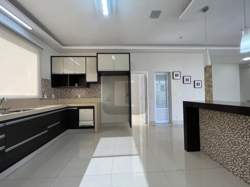 Foto 7 de Casa de Condomínio com 4 quartos para alugar, 425m2 em Swiss Park, Campinas - SP