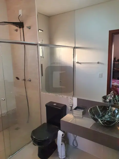 Casa de Condomínio com 3 quartos para alugar, 320m2 em Swiss Park, Campinas - SP - imagem 4 Foto 4 de Casa de Condomínio com 3 quartos para alugar, 320m2 em Swiss Park, Campinas - SP