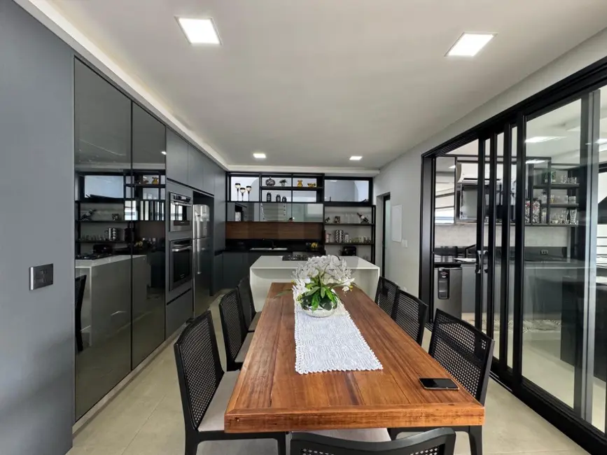 Casa de Condomínio com 3 quartos à venda, 223m2 em Swiss Park, Campinas - SP - imagem 3 Foto 3 de Casa de Condomínio com 3 quartos à venda, 223m2 em Swiss Park, Campinas - SP