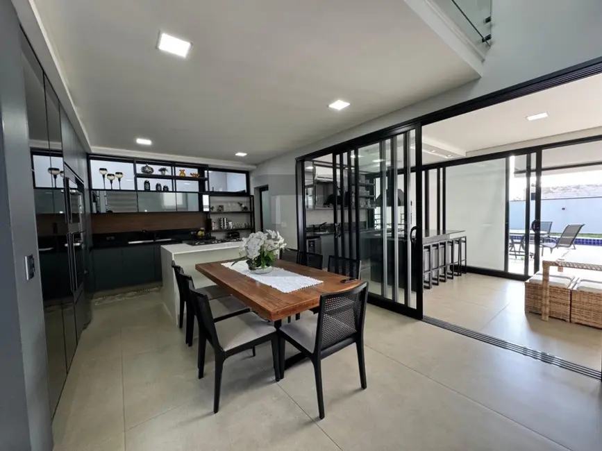 Casa de Condomínio com 3 quartos à venda, 223m2 em Swiss Park, Campinas - SP - imagem 4 Foto 4 de Casa de Condomínio com 3 quartos à venda, 223m2 em Swiss Park, Campinas - SP