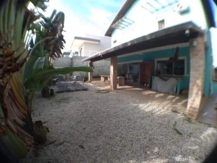 Foto 3 de Casa com 3 quartos à venda, 325m2 em Tremembe - SP