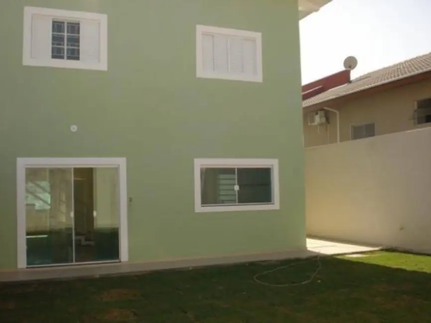 Foto 3 de Sobrado com 3 quartos à venda, 220m2 em Jardim Hípica Pinheiro, Taubate - SP