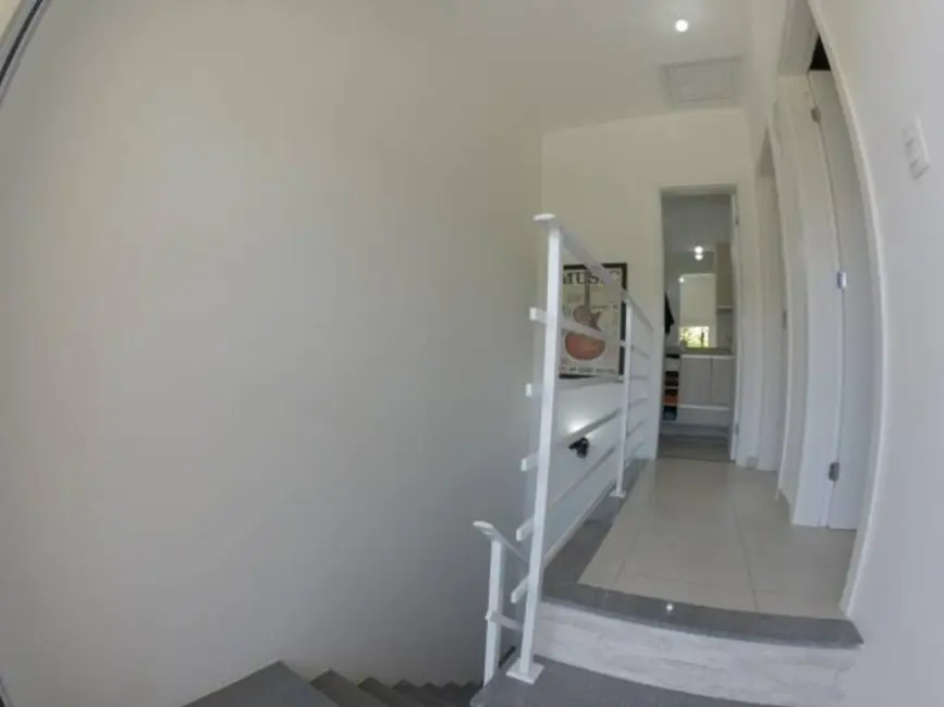 Foto 3 de Sobrado com 2 quartos à venda, 69m2 em Vila Areao, Taubate - SP