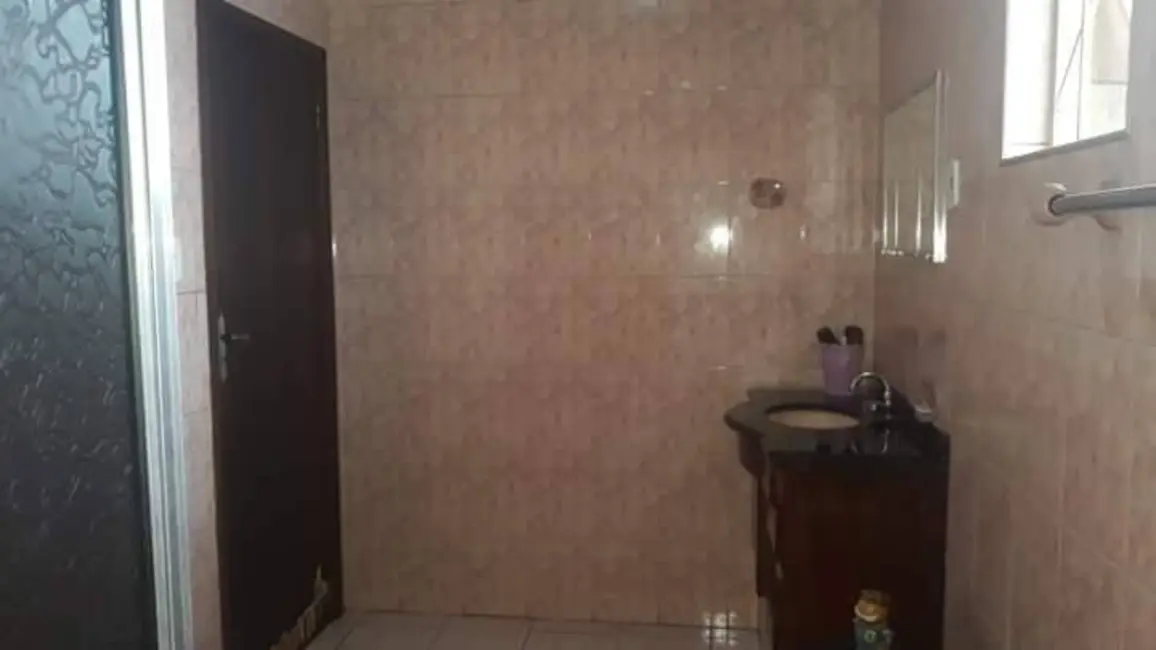 Foto 3 de Sobrado com 3 quartos à venda, 250m2 em Jardim Independência, Taubate - SP