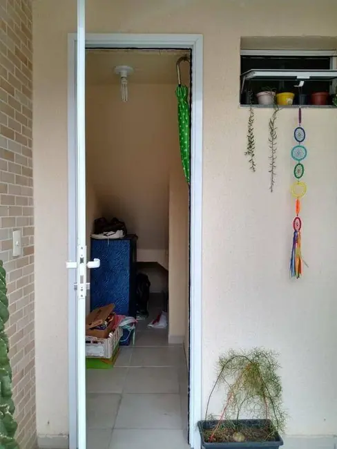 Foto 3 de Sobrado com 2 quartos à venda, 69m2 em Vila Areao, Taubate - SP