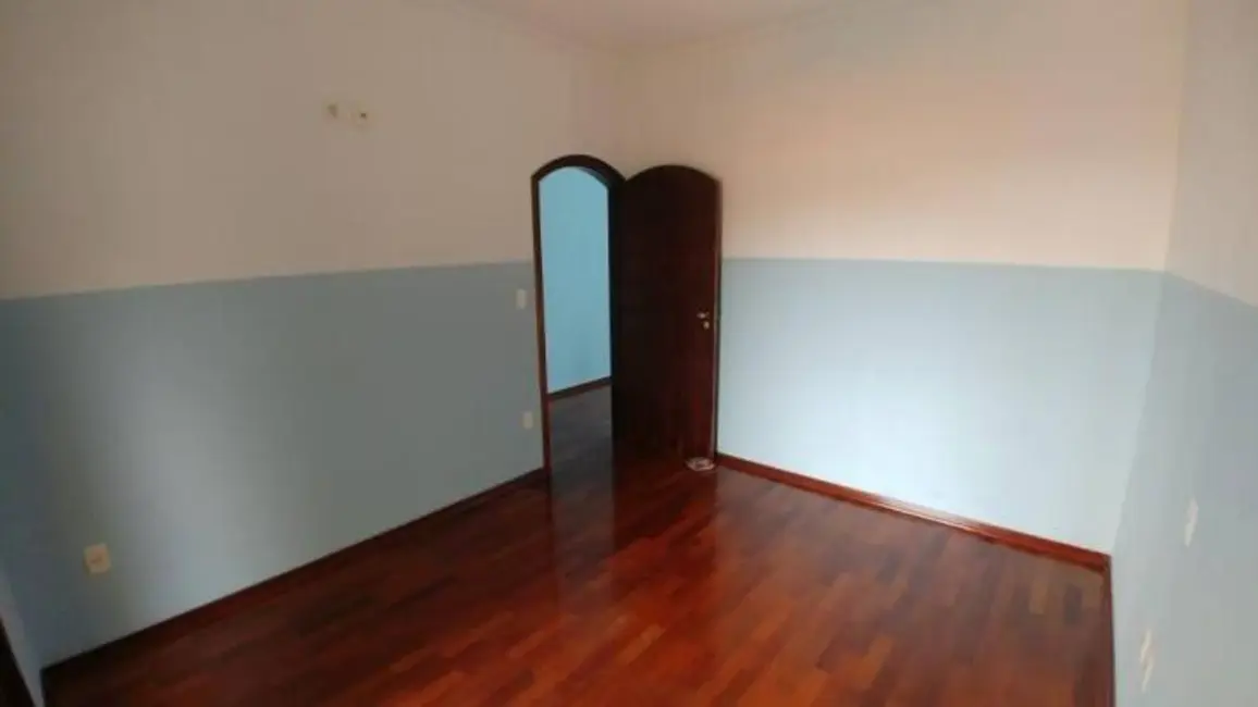Foto 8 de Sobrado com 5 quartos à venda, 300m2 em Vila Costa, Taubate - SP