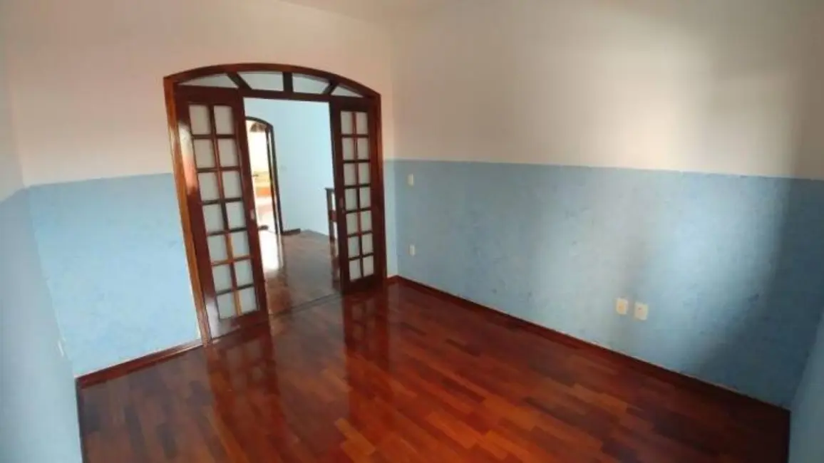 Foto 2 de Sobrado com 5 quartos à venda, 300m2 em Vila Costa, Taubate - SP