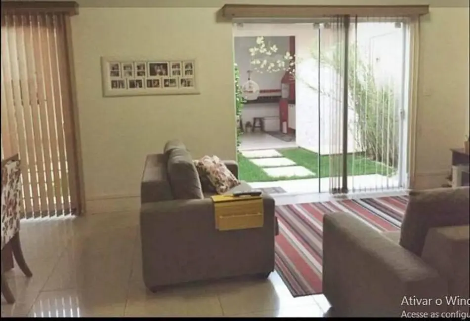 Foto 2 de Sobrado com 3 quartos à venda, 220m2 em Tremembe - SP