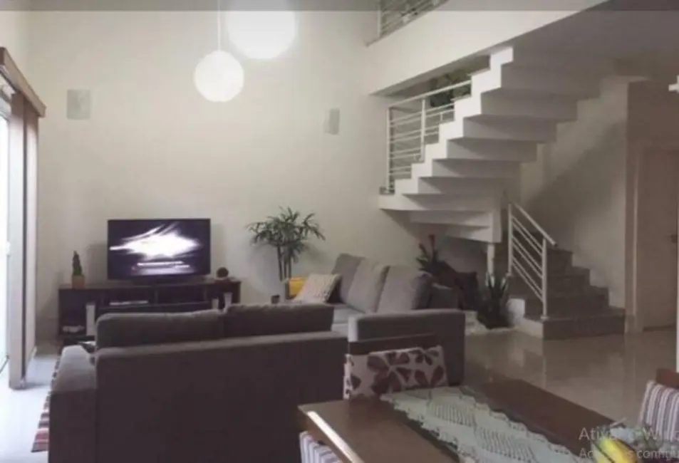 Foto 3 de Sobrado com 3 quartos à venda, 220m2 em Tremembe - SP