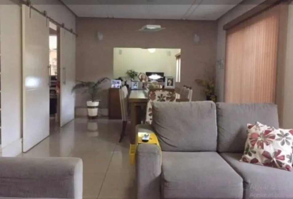 Foto 4 de Sobrado com 3 quartos à venda, 220m2 em Tremembe - SP
