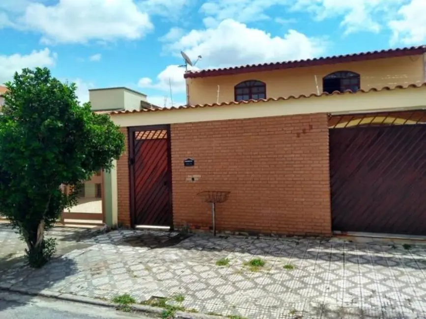 Foto 2 de Casa com 3 quartos à venda, 290m2 em Vila Nossa Senhora das Graças, Taubate - SP
