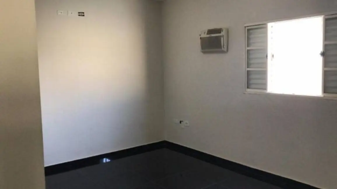Foto 5 de Casa com 4 quartos à venda, 200m2 em Jardim Hípica Pinheiro, Taubate - SP