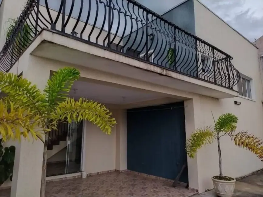 Foto 1 de Sobrado com 3 quartos à venda, 200m2 em Jardim Hípica Pinheiro, Taubate - SP