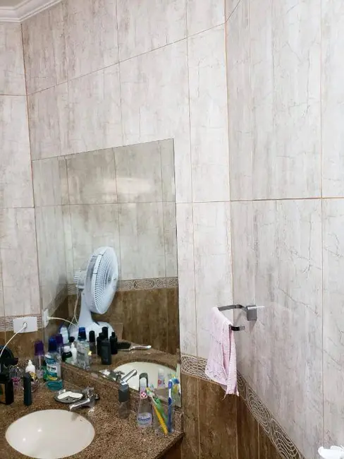 Foto 1 de Casa com 3 quartos à venda, 230m2 em Residencial Estoril, Taubate - SP