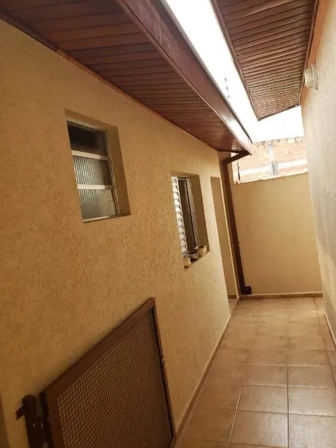 Foto 3 de Casa com 3 quartos à venda, 230m2 em Residencial Estoril, Taubate - SP