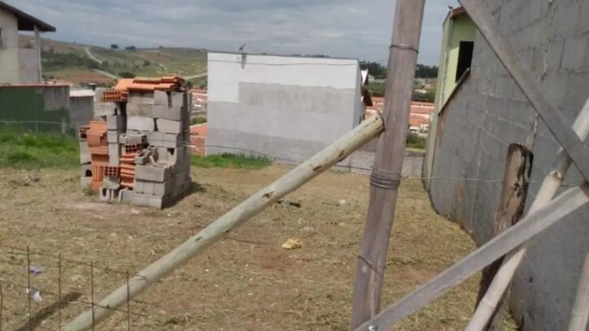 Foto 1 de Terreno / Lote à venda, 300m2 em Barreiro, Taubate - SP