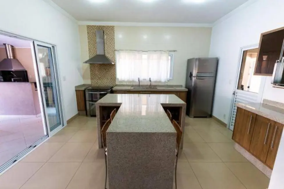 Foto 7 de Sobrado com 4 quartos à venda, 260m2 em Tremembe - SP