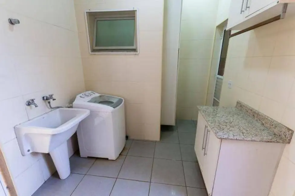 Foto 8 de Sobrado com 4 quartos à venda, 260m2 em Tremembe - SP