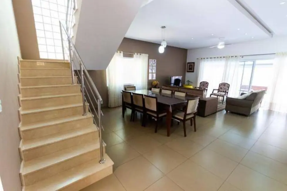 Foto 4 de Sobrado com 4 quartos à venda, 260m2 em Tremembe - SP