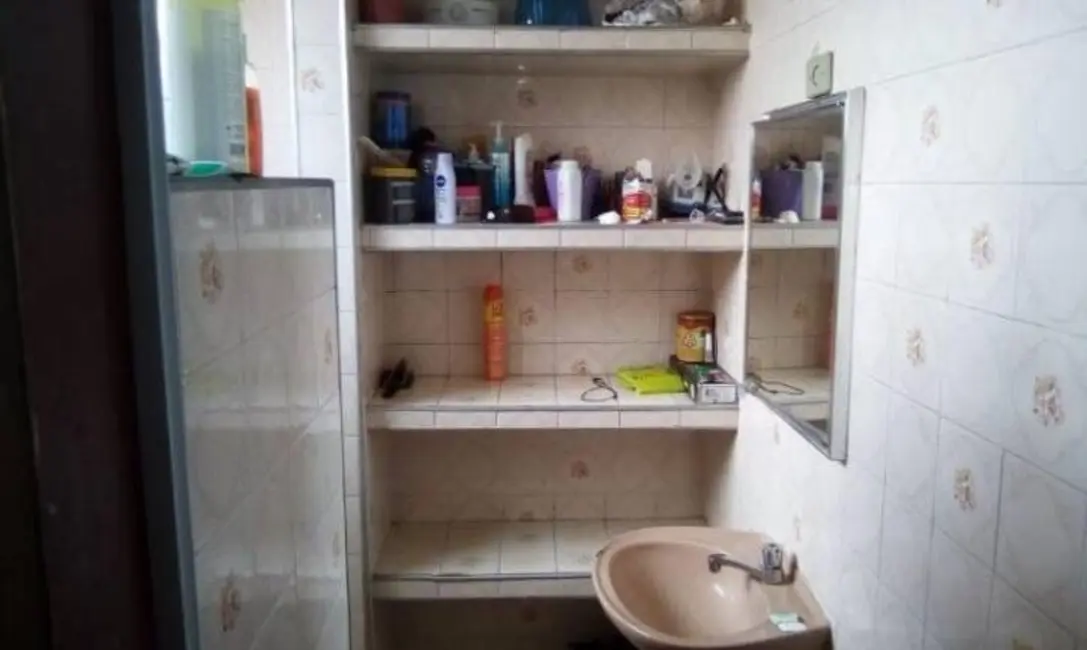 Foto 6 de Casa com 2 quartos à venda, 120m2 em Parque São Cristóvão, Taubate - SP