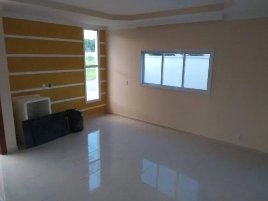 Foto 1 de Sobrado com 5 quartos à venda, 312m2 em Piracangaguá, Taubate - SP