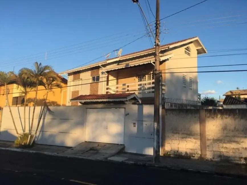 Foto 2 de Sobrado com 5 quartos à venda, 314m2 em Tremembe - SP