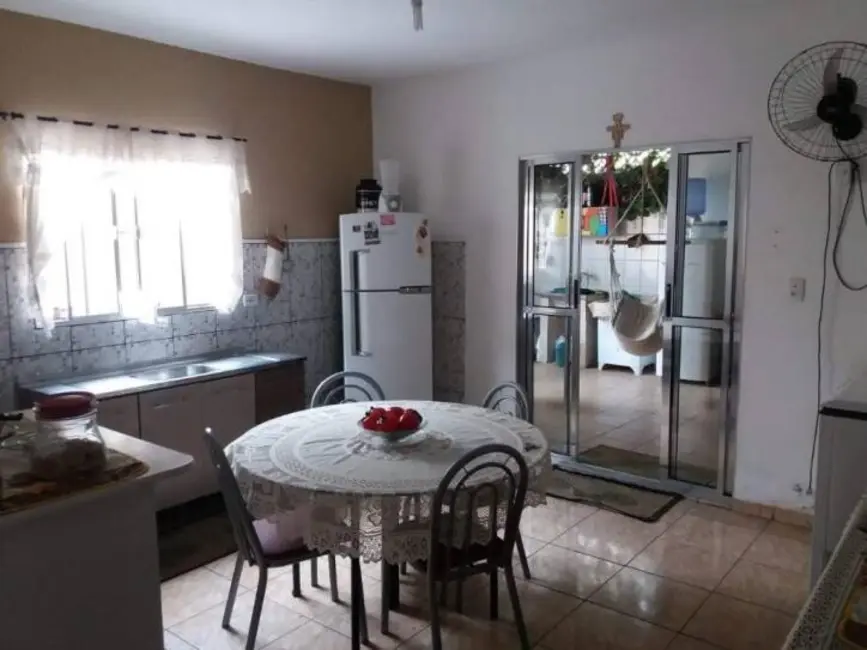 Foto 4 de Casa com 2 quartos à venda, 120m2 em Parque Aeroporto, Taubate - SP