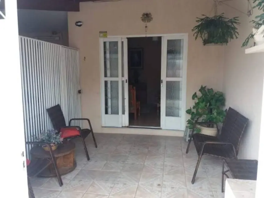 Foto 1 de Casa com 2 quartos à venda, 120m2 em Parque Aeroporto, Taubate - SP