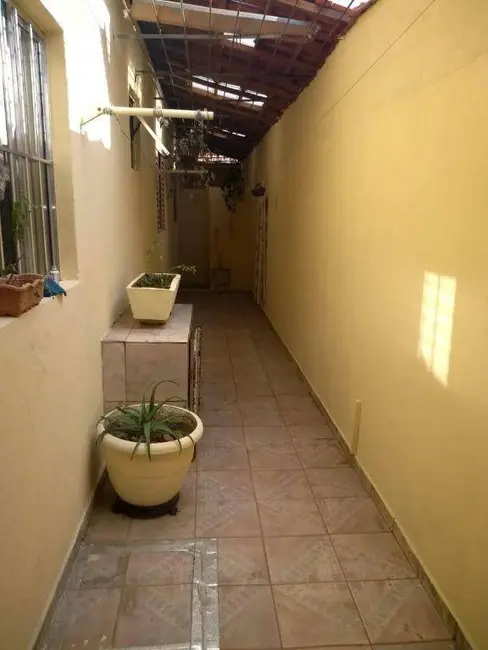 Foto 2 de Casa com 2 quartos à venda, 120m2 em Parque Aeroporto, Taubate - SP